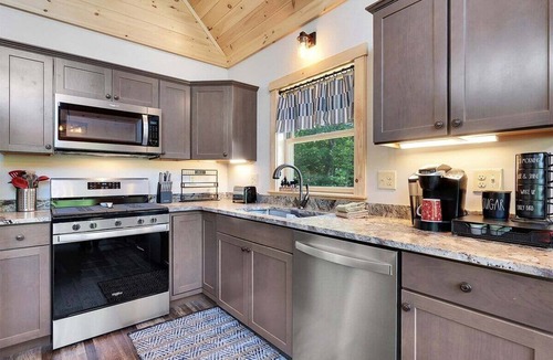 Bethel House | Mountainside Chalet Retreat | Hot Tub | Fireplace | Pool Table | Screened Porch