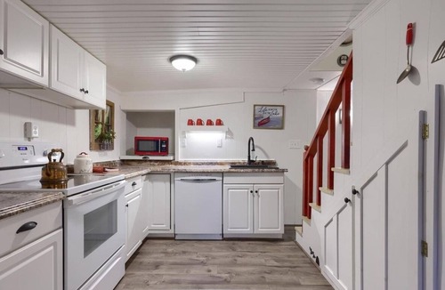 Mount Gretna Heights Cottage | Mt. Gretna Gem w/Huge Porch!
