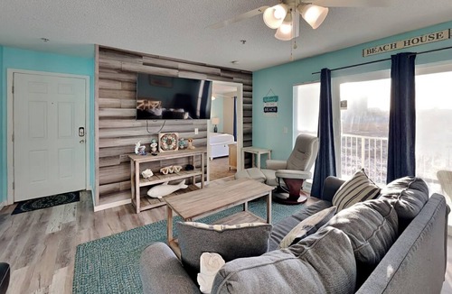 Navarre Beach Condo | Navarre Condo with Bay Views | Community Pool | Just Steps to the Beach