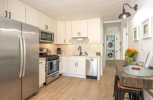 Crown Point House | Near Bay w/12 Bikes, A/C, BBQ, Deck, Wi-Fi, Parking - Min to Beach!