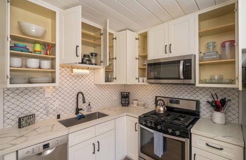 Crown Point House | Near Bay w/12 Bikes, A/C, BBQ, Deck, Wi-Fi, Parking - Min to Beach!