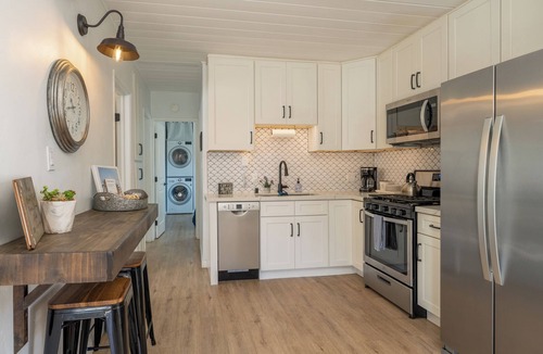 Crown Point House | Near Bay w/12 Bikes, A/C, BBQ, Deck, Wi-Fi, Parking - Min to Beach!