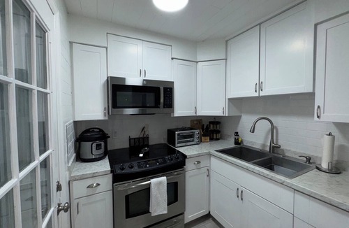 Bayou Oaks Apartment | Near Beaches & Ringling Fire Pit Family Stay Long Stays