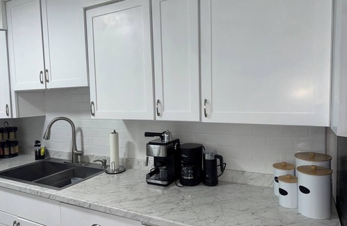 Bayou Oaks Apartment | Near Beaches & Ringling Fire Pit Family Stay Long Stays
