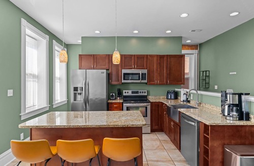 Central West End House | Near Forest Park & Central West End - Sleeps 6