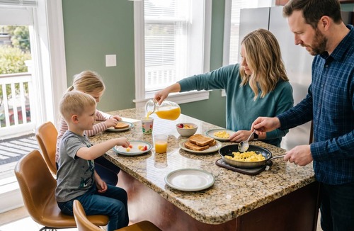 Central West End House | Near Forest Park & Central West End - Sleeps 6