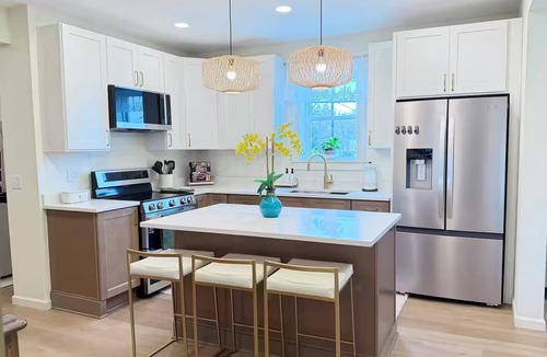 Campbelltown House | Near Hersheypark, King Bed, Fire Pit, Pool Table, Fast WiFi, Walk to Food