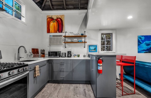Mid City House | Near SoFi Villa Victoria Historic LaFayette Square