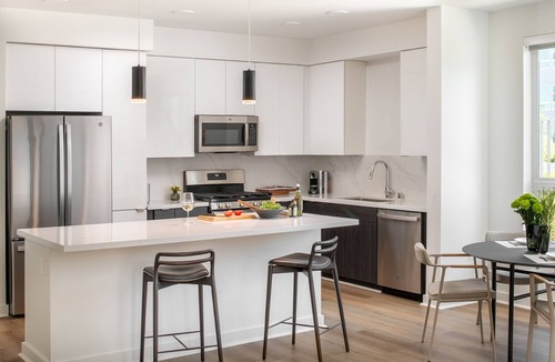 Enterprise Apartment | New 1 Bedroom Modern Serviced Apt Near Strip - Perfect for Business Travelers