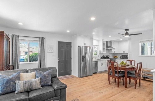 Inglewood House | New 2BR/2BA Furnished Home w/Yard LAX/SoFi/Intuit