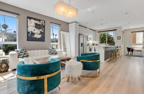 Hollywood Villa | NEW! 3BR Townhouse, Iconic Hollywood Sign Views