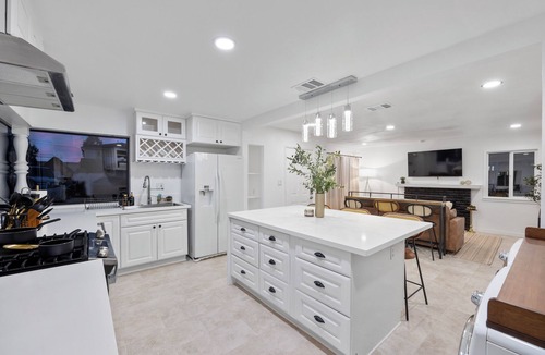 Midway City House | NEW! A Modern Oasis with Game room 15mins to Disneyland,beaches&more!