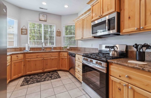 Northwest Boise City House | NEW! A Whimsical Escape | Gas Fireplace | Back Patio w/Chiminea | Spacious Master en Suite