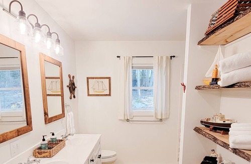 Southwest Harbor Cabin | New chalet in Southwest Harbor - minutes from Acadia!