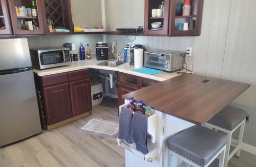 Dorsey House | New charming Tiny Home near Bethalto with fenced yard