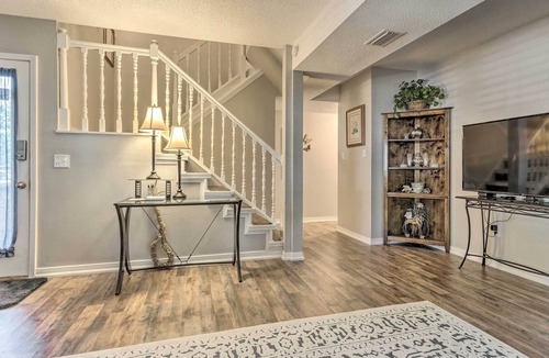 East Pensacola Heights House | NEW! Classic Townhome < 9 Mi to Pensacola Beach!