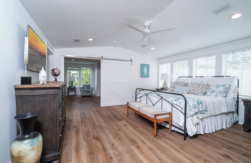 Lakeside at Blue Mountain Beach House | New large home-3400 sq ft-3 balconies-2 free bikes-gourmet kitchen