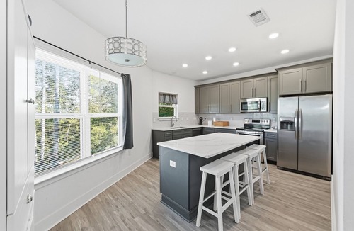 Crestview House | NEW! Modern Pine-Scented Retreat – 30 Mins to Beach!