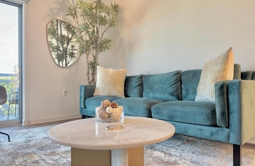 Silver Lake Apartment | NEW One Bedroom Penthouse, Silver Lake + Parking!