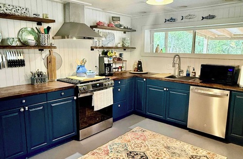 Apalachicola House | New River Waterfront Dock & Kayak Launch