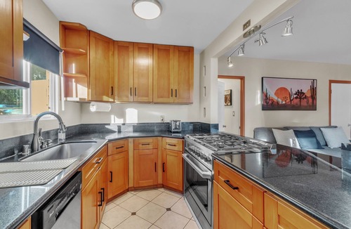 Culver - West Apartment | NEW Rustic Retreat, 15min to Beach, Top Location. Renovated 2bed/1bath Apartment