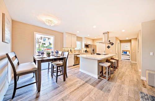 Townsite House | New Tremont Modern Beach