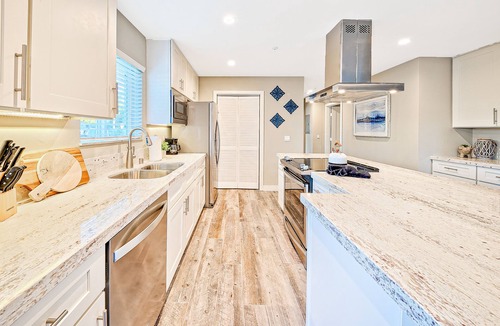 Townsite House | New Tremont Modern Beach