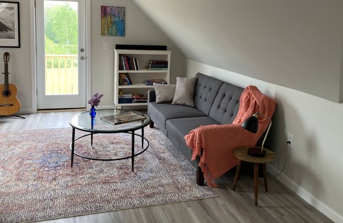 Warren House | New Upscale Apartment In the Heart of Mid-Coast Maine