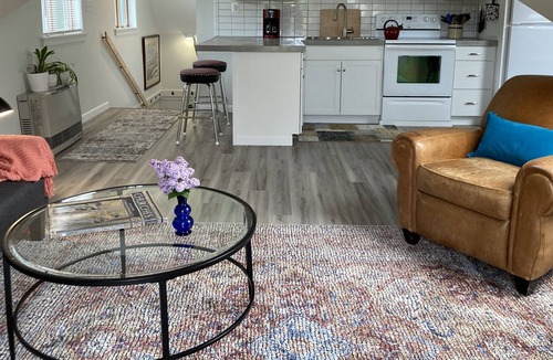 Warren House | New Upscale Apartment In the Heart of Mid-Coast Maine