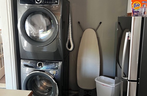 Blue Hill Apartment | Newly remodeled 2 spacious bedroom apartment with AC in downtown Blue Hill