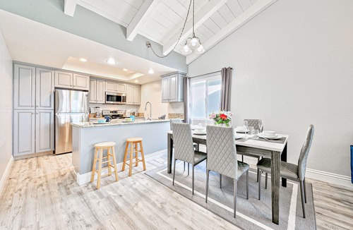 Balboa Peninsula Condo | Newport Beach combo property with oceanfront balconies in ideal location