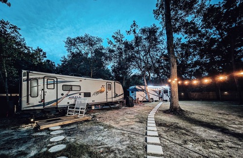 Niceville House | Niceville's Hidden Camper. Your cozy beachy escape