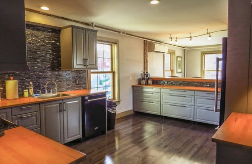 Belfast Apartment | No hidden cleaning charges. Huge 3bd/3ba apartment with tons of waterviews.