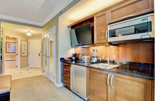Las Vegas Condo | No Resort Fee | Strip Views, Pools & Parking