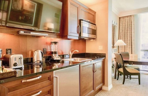 Las Vegas Condo | No Resort Fee | Strip Views, Pools & Parking