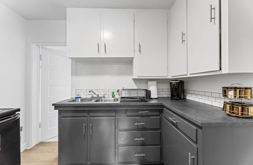 North End House | NorthEnd Cozy Modern Gem Near BSU