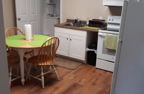 Upper Village Hotel | Northern Peaks Motor Inn