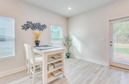 Florida Panhandle House | Nurse-Ready Rental 2 Mi to UWF Campus & Hospital!