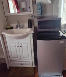 Arcola House | OAKLAND Guest House