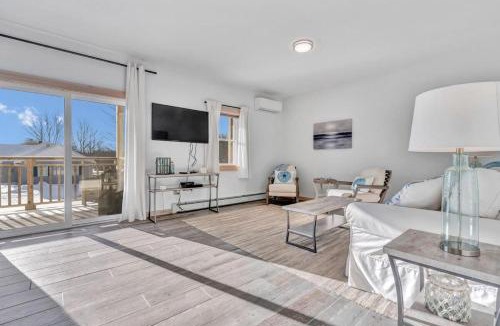 Owls Head House | Ocean Breeze Haven - Short walk from Crescent Beac