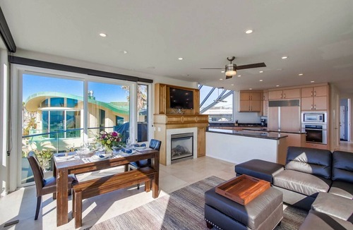 Central Mission Beach Condo | Ocean Palms Penthouse | Luxury 4BR Beachfront Home
