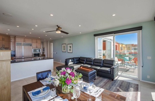 Central Mission Beach Condo | Ocean Palms Penthouse | Luxury 4BR Beachfront Home