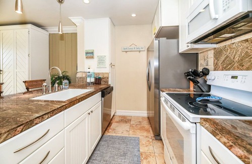 Townsite Condo | Ocean/Pier View Ground Level Cottage, Remodeled, Steps to the Gate and Sand D11 - Beachfront Luxury