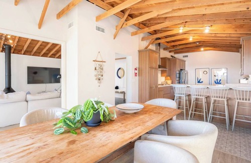 Eastern Malibu House | Ocean view. Walk to Carbon Beach. Comfortable upscale home with backyard.