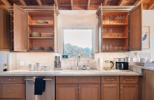 Eastern Malibu House | Ocean view. Walk to Carbon Beach. Comfortable upscale home with backyard.