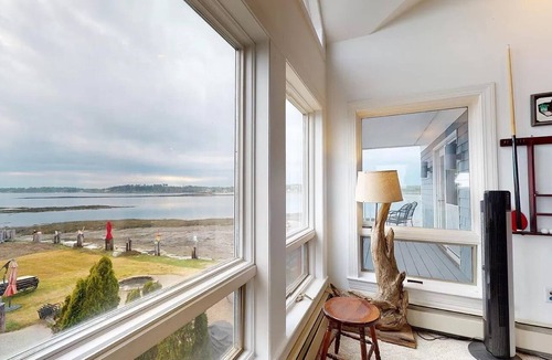 Mid-Coast and Islands House | Oceanfront 4 bed, 3 bath colonial beach home, right on Casco Bay!
