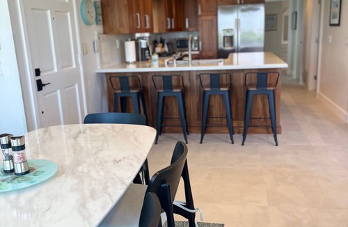 Balboa Peninsula Apartment | Oceanfront/Beachfront/Boardwalk/Newport Beach, Extra Large Patio/Fast Internet