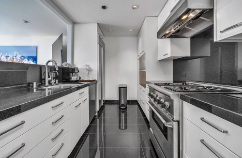 Eastern Malibu Condo | ❤️❤️Oceanfront Bliss: Pool, Jacuzzi, No Highway Noise!❤️❤️