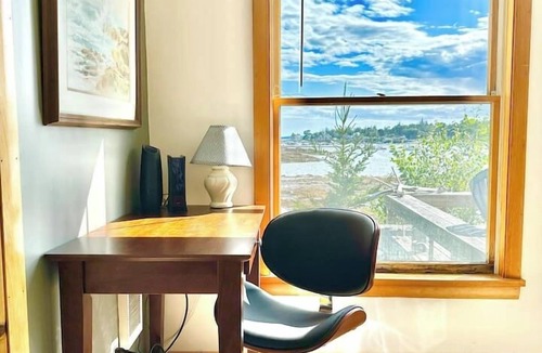 Bass Harbor House | Oceanfront Cottage `Driftwood`- 3-bed - 2 Bath