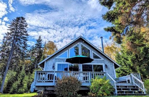 Hancock Point House | Oceanfront Cottage with Fire Pit & Direct Water Access Near Acadia National Park in Hancock, Maine